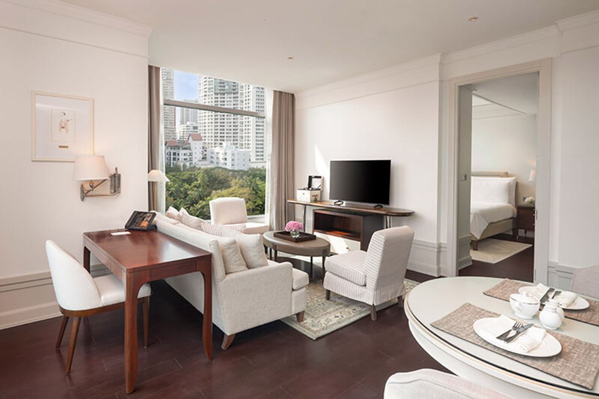 One Bedroom Corner Prestige Club - Oriental Residence Bangkok